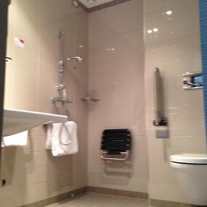 Standard Twin Room Disability Access